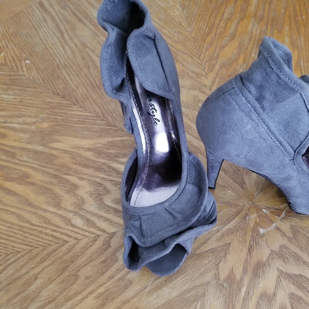 Shoes - Picture 2 of 3